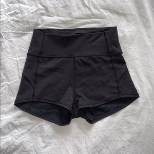 Lululemon Everlux short 4”